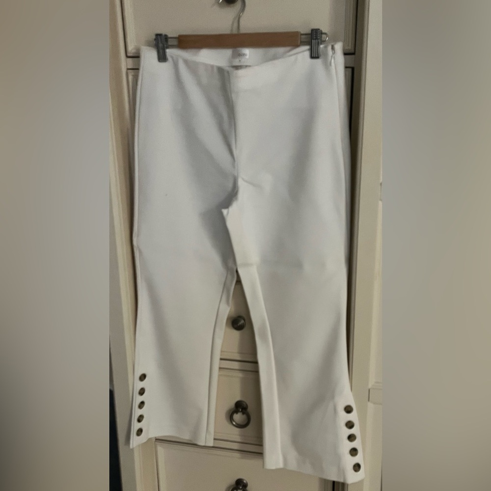 Ecru size 8 cream colored pants
Never worn
Original price $98